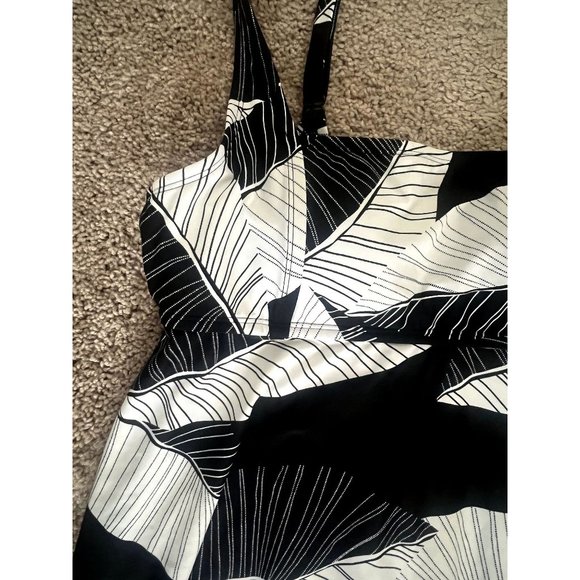 NWT -Women's Square Neck Sharkbite Hem Tankini Top Kona Sol Black & White - L - Picture 2 of 10
